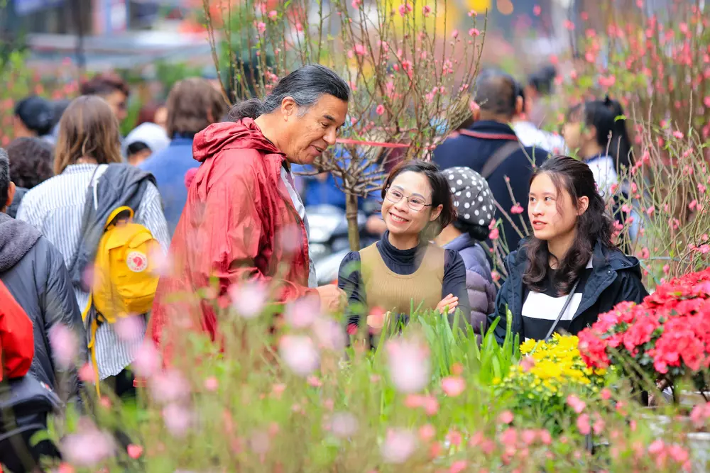 Hang Luoc Hanoi Tet flower market in Old Quarter